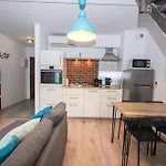 Inpoint Modern Loft - City Centre Lazarza St 13